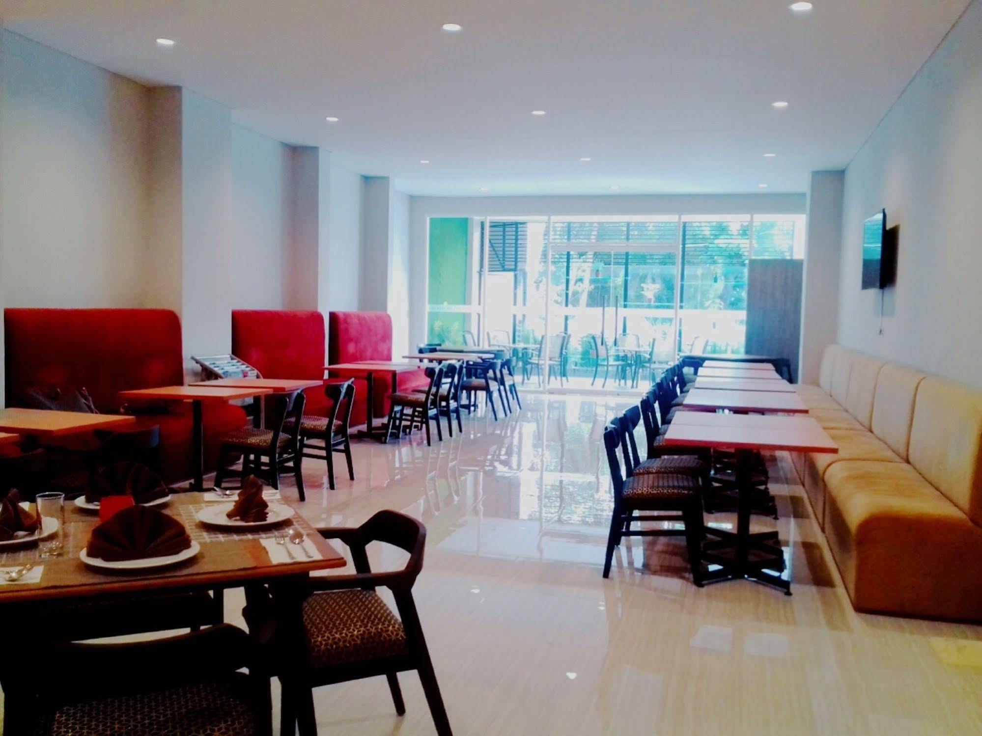 Moscha Hotel Surabaya Luaran gambar